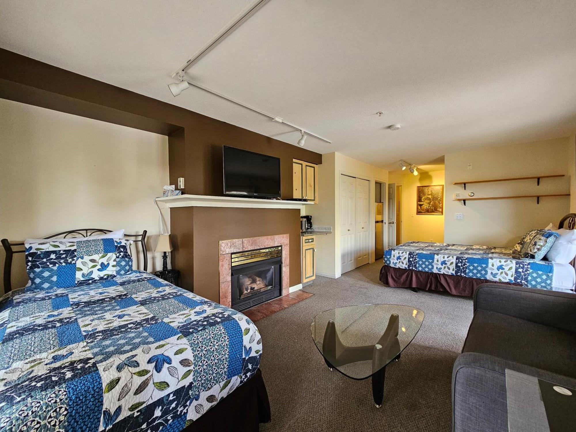 Borgata Lodge Kelowna Esterno foto